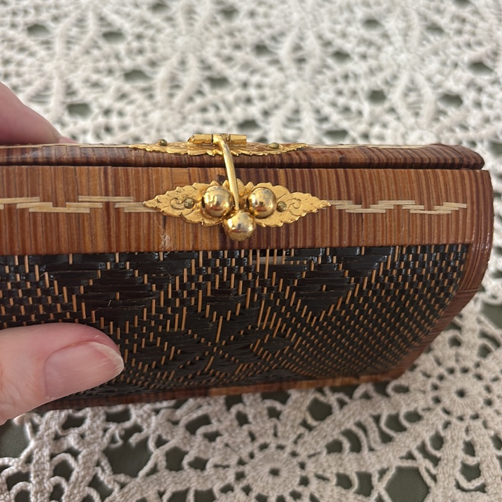 Coin purse rattan bamboo vintage. Inside is very clean!! - Picture 11 of 12